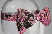 Load image into Gallery viewer, Paisley Silk Pre Tied Adjustable Bow Tie